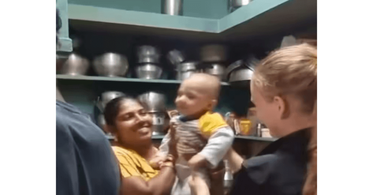 વરસાદ માં ફસાયેલી એક વિદેશી મહિલાને આ ગરીબ ઘરે લઈ આવ્યો, પછી તેને મળેલી આતિથ્યથી તે દંગ રહી ગઈ. વિડિઓ જુઓ Untitled 47