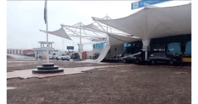 દિલ્હી બાદ રાજકોટ એરપોર્ટની કેનોપી પડી, ભારે વરસાદને કારણે થયો અકસ્માત Untitled design 7 1
