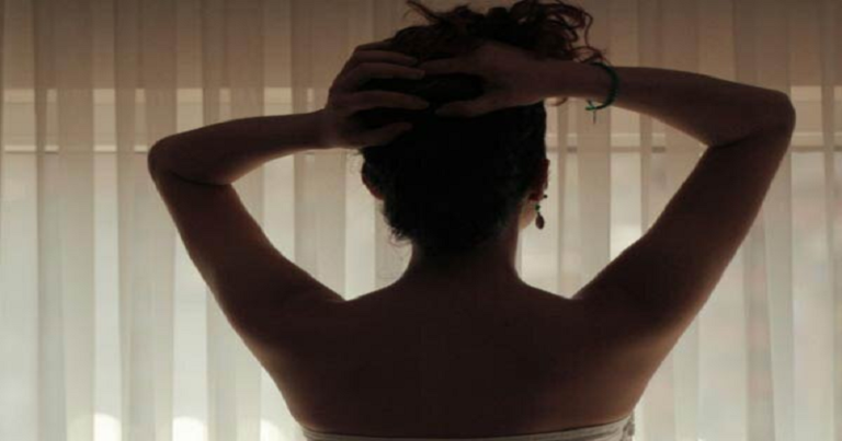 બિચારા પતિઓ શું કરે..!! લફરાબાજ પત્નીને પકડવા પોલીસ પહોંચી હોટલ, રુમમાં ઝડપાઈ સેંકડો… Untitled 165