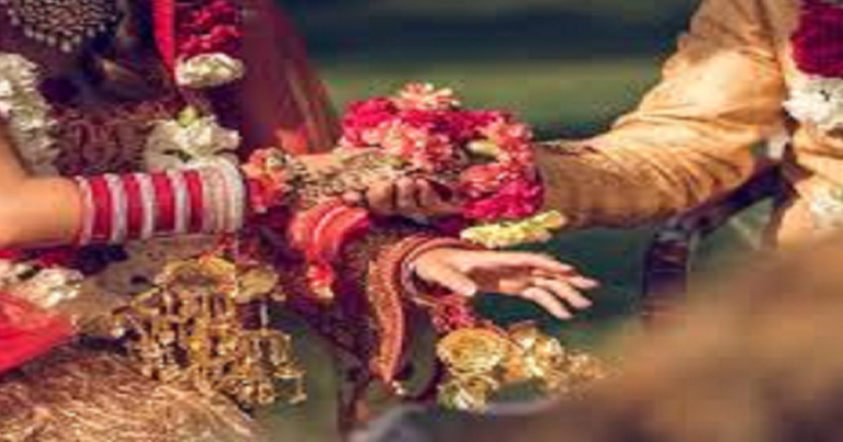 દેખાવડા દિયરના પ્રેમમાં અંધ બની ભાભી, સુંદર છોકરાની લાલચે સાથે લઈને ભાગી.. Untitled 66