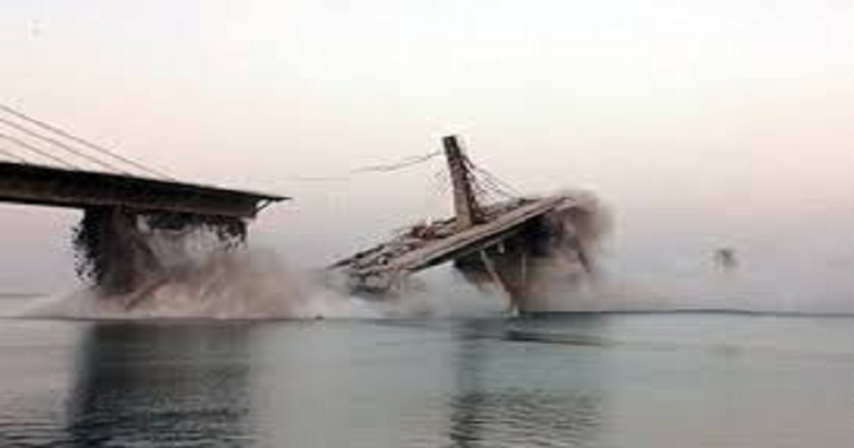 વધુ એક બ્રિજ ધરાશાયી: જે રહી ચૂક્યો છે આઝાદીની લડતનો સાક્ષી, ગંગામાં પુલ ગરકાવ, જુઓ Video… Untitled 230