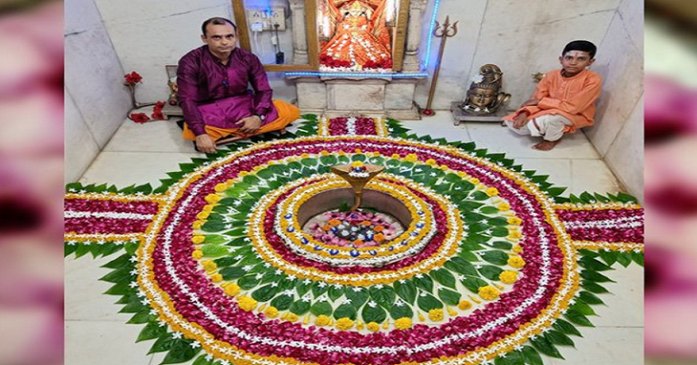 અમદાવાદમાં આવેલું છે 5000 વર્ષ કરતા વધુ જૂનું મહાદેવનું રહસ્યમય મંદિર, જ્યાં નથી કોઈ શિવલિંગ, પ્રજ્વલિત છે અખંડ જ્યોત… Untitled 241