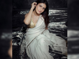 90ના દાયકાની આ ક્યૂટ માસૂમ હવે બની ગઈ છે ગ્લેમરસ એક્ટ્રેસ, તસવીર જોઈને નહીં કરો વિશ્વાસ.. 1 Untitled 251