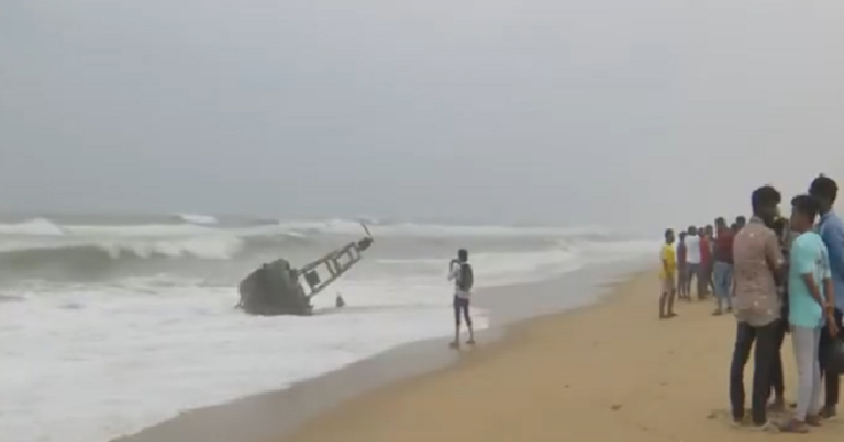 85 કિમીની ઝડપે ફૂંકાશે જોરદાર પવન, આ રાજ્યોમાં તબાહી મચાવશે ‘ફેંગલ’ વાવાઝોડું… Untitled 280