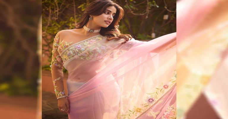 ટ્રાન્સપરન્ટ સાડીમાં જ્હાન્વી કપૂરની દિલકશ અદા, ફેન્સને કરી દીધા ઘાયલ, જોઇ  નહીં હટે નજર.. Untitled 50