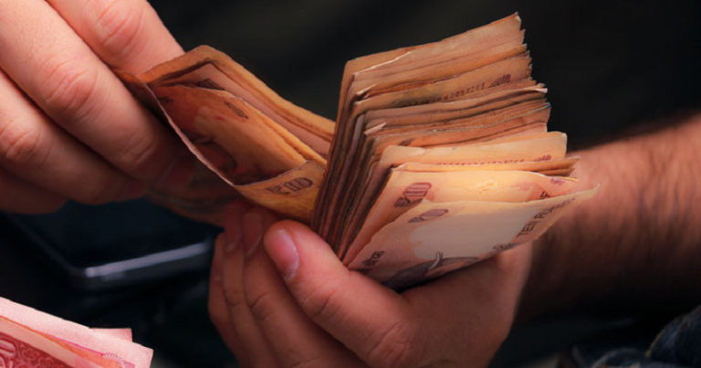 તિજોરીમાં ક્યારેય ન રાખો પૈસાની સાથે આ 5 વસ્તુ, નહીં તો ધનને બદલે આવશે ગરીબી…. Untitled 40