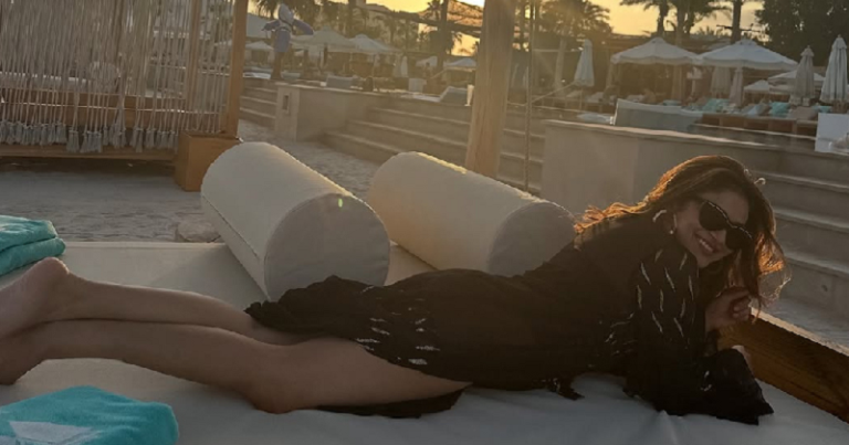 હોટનેસથી રિધિમા પંડિતે જીતી લીધું ચાહકોનું દિલ, તસવીરો એવી કે ઉડાડી દે ઠંડી..- જુઓ Photos Untitled 8