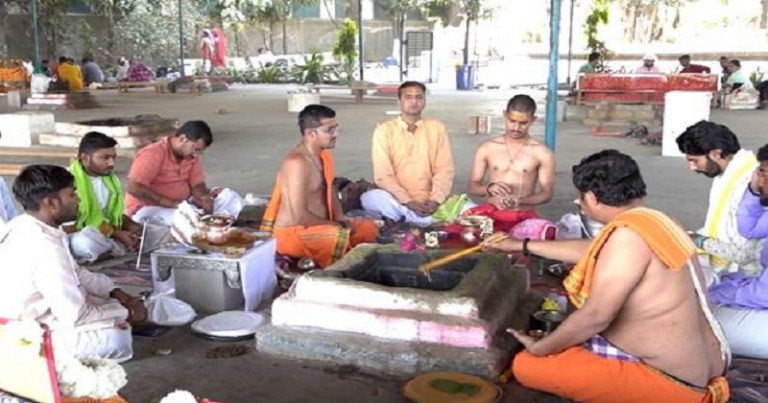 અમદાવાદમાં પણ બિરાજે છે સોમનાથ દાદા, જ્યાંની રાખથી મુક્તિ મળે છે દરેક ચામડીના રોગથી… Untitled 16