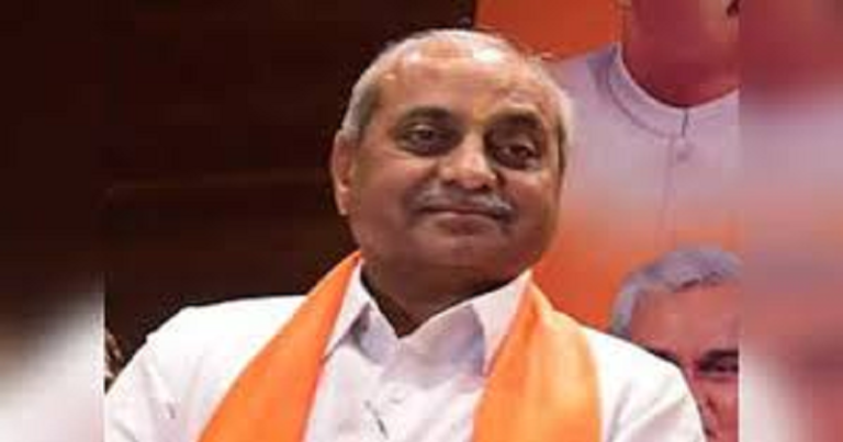 રાજકારણમાં દલાલ વધી ગયાના નિવેદન પર નીતિન પટેલની સ્પષ્ટતા…’પક્ષના હોદ્દા ઉપર રહી પક્ષનું નામ વટાવી…’ Untitled 28