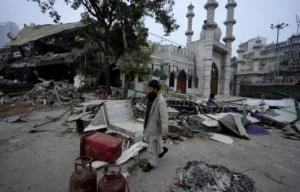 "દિલ્હી: તુર્કમાન ગેટ અથડામણમાં ૧૧ લોકોની ધરપકડ, હિંસા હવે કાવતરા તરફ ઈશારો કરે છે" 2 turkman gate 1